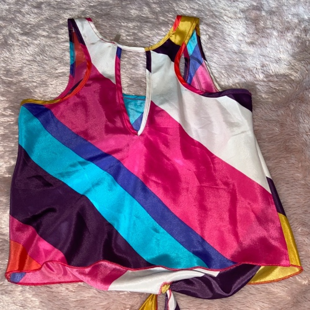🚨 2/$10 🚨 Colorful Top - Picture 2 of 2
